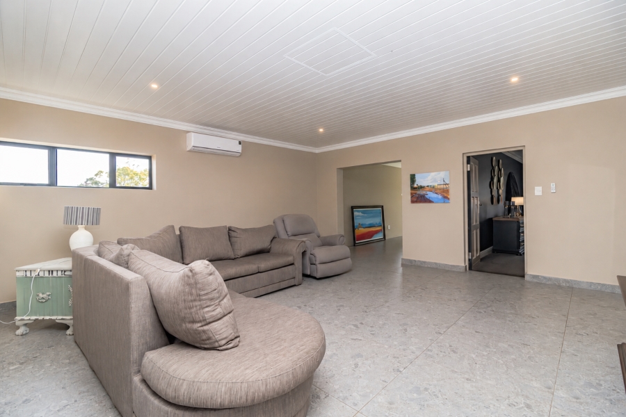 6 Bedroom Property for Sale in Heatherlands Western Cape